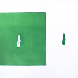Obra de arte sobre papel gofradro. Pieza única de color verde esmeralda hecha con pigmetos. Le acompaña una pieza de plásatico que es el molde del gofrado